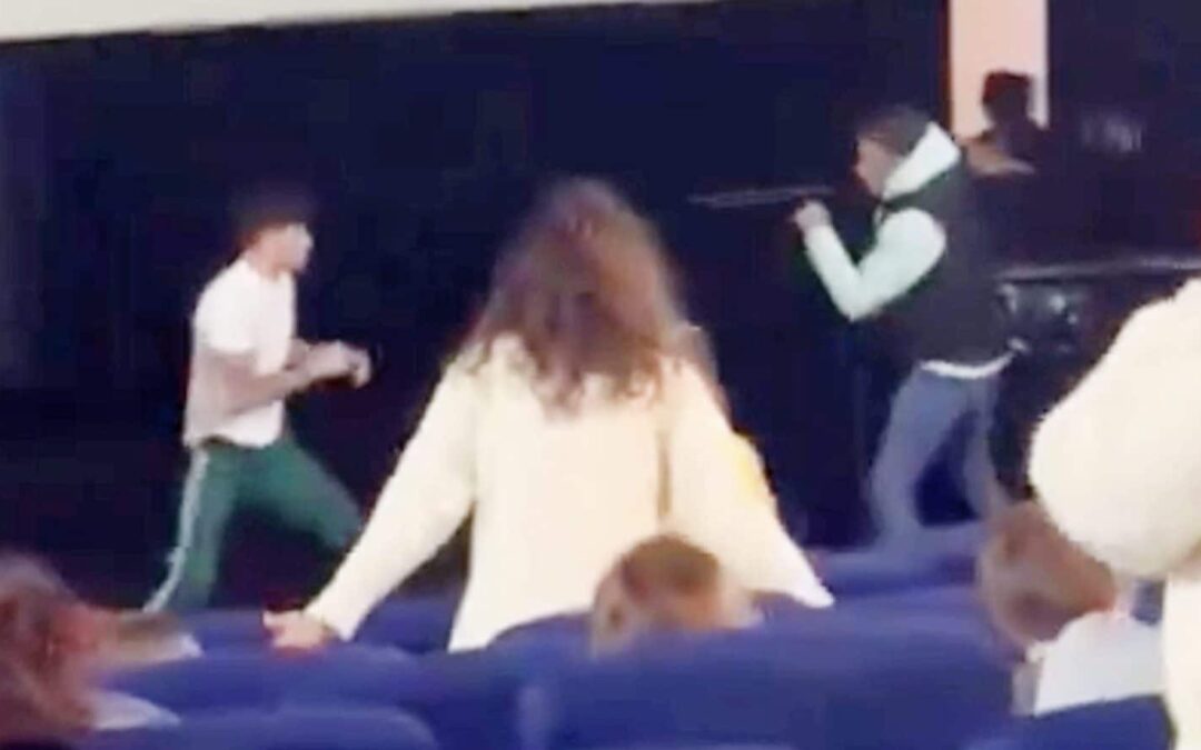 Rissa al cinema, pugile salva una donna dalle violenze del compagno: “Chiedo scusa ma dovevo farlo”