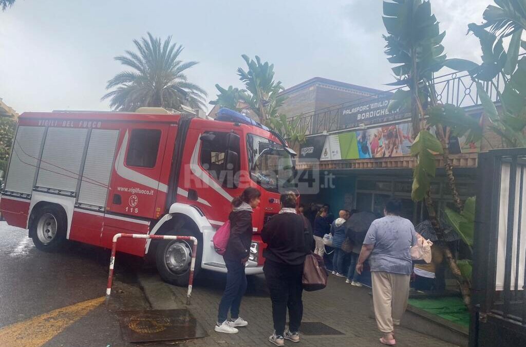Bordighera, donna delle pulizie intossicata al palazzetto dello sport